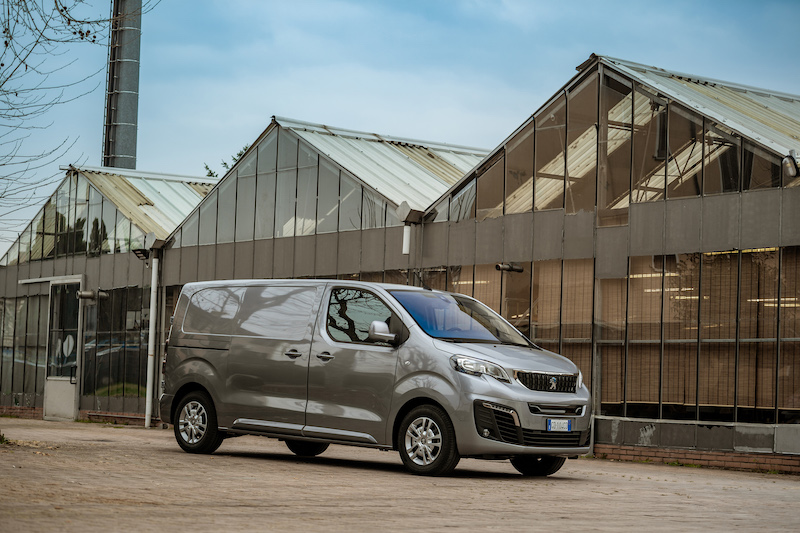 Nuovo Peugeot e-Expert, nato per un trasporto 100% green Nuovo Peugeot e-Expert, nato per un trasporto 100% green
