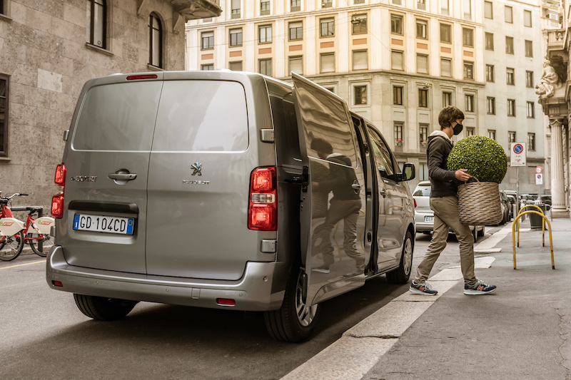 Nuovo Peugeot e-Expert, nato per un trasporto 100% green Nuovo Peugeot e-Expert, nato per un trasporto 100% green