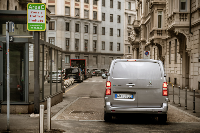 Nuovo Peugeot e-Expert, nato per un trasporto 100% green Nuovo Peugeot e-Expert, nato per un trasporto 100% green