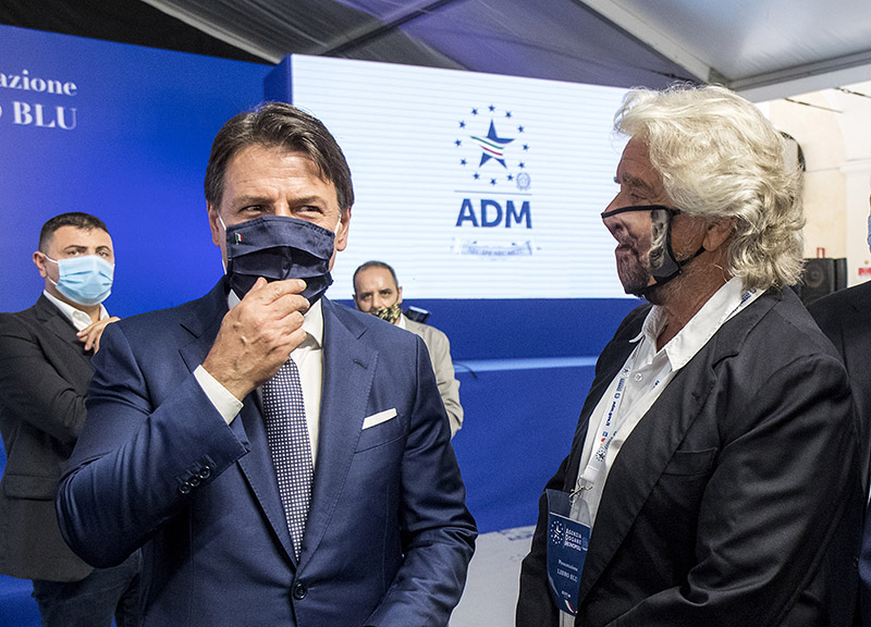 Sondaggi, M5s: 7 su 10 vogliono Conte leader. Di Maio e Di Battista ai minimi Sondaggi, M5s: 7 su 10 vogliono Conte leader. Di Maio e Di Battista ai minimi
