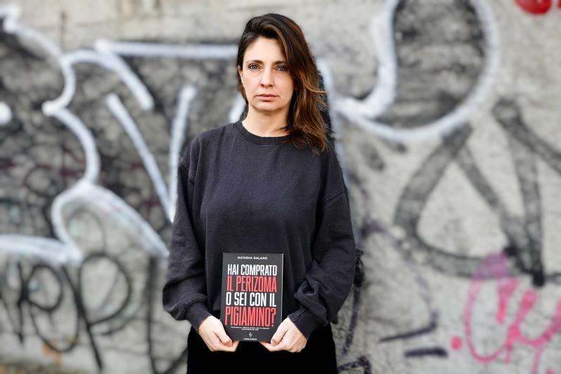 Natasha Galano: “L’orco in divisa che ha adescato mia nipote è ancora libero” Natasha Galano: “L’orco in divisa che ha adescato mia nipote è ancora libero”