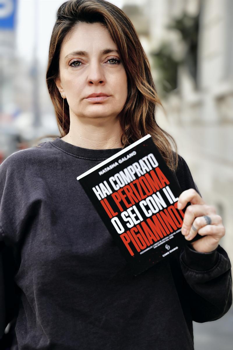 Natasha Galano: “L’orco in divisa che ha adescato mia nipote è ancora libero” Natasha Galano: “L’orco in divisa che ha adescato mia nipote è ancora libero”