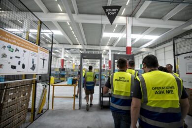 Amazon, al via il primo sciopero generale in Italia. Niente pacchi per 24 ore