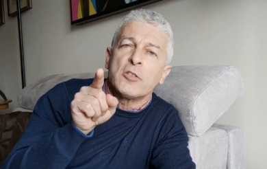 Vaccino, Morra attacca Asp calabrese e replica alle polemiche: “I miei? Morti”