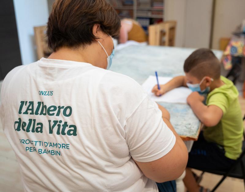 Covid e famiglie in povertà, Albero della vita attiva il sostegno psicologico Covid e famiglie in povertà, Albero della vita attiva il sostegno psicologico