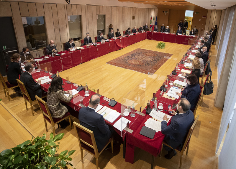Giustizia, l’appello di Mattarella: “Servono le riforme”