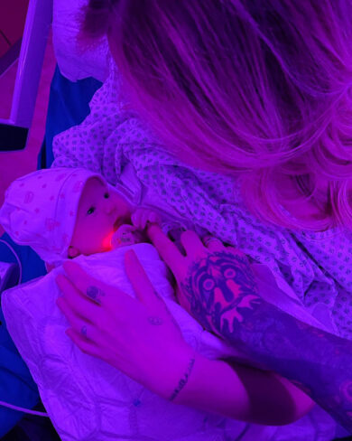 Ferragni-Fedez, è nata Vittoria: milioni di like per la 1ᵃ foto della bambina