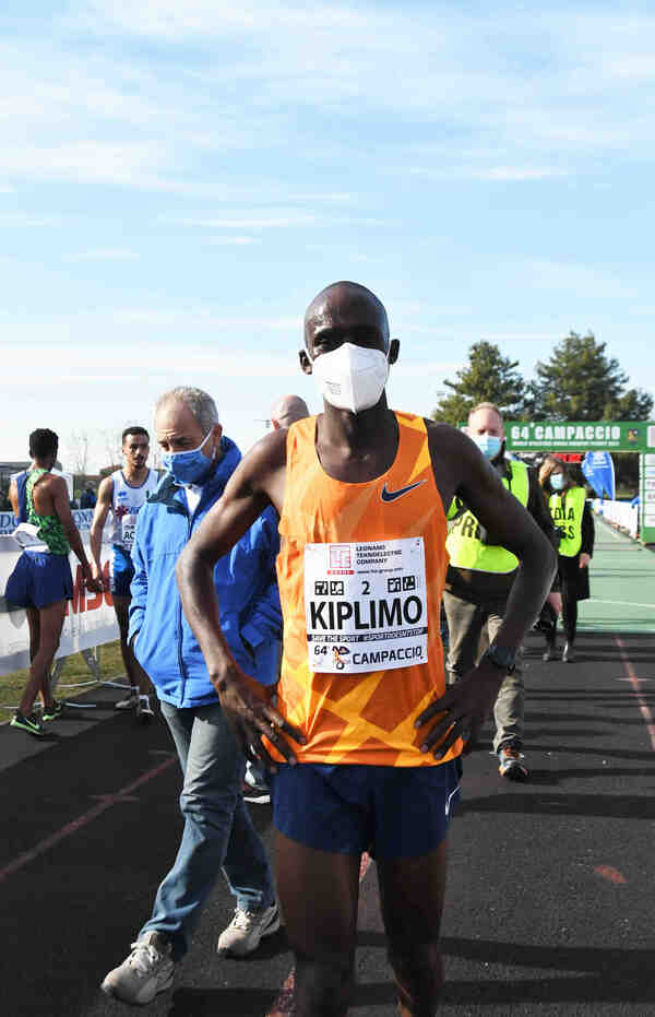 Campaccio Cross Contry 2021 maschile vince l’ugandese Jacob Kiplino