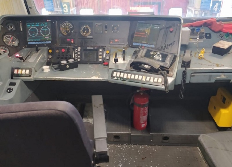 Vandalizzati tre convogli Trenord alla stazione di Como Lago. FOTO Vandalizzati tre convogli Trenord alla stazione di Como Lago. FOTO