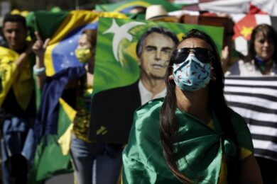 Il Brasile con 3000 morti al giorno “ringrazia” il negazionista Bolsonaro