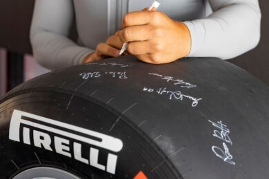 Pirelli: all’asta un pneumatico da formula 1 firmato dal Team Luna Rossa