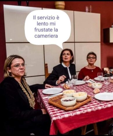 Boldrini, ironia social: “La cameriera è lenta? Frustatela”