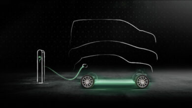 Mercedes EQS, con Plug & Charge la ricarica diventa seplice
