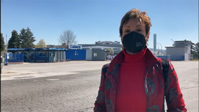 Vaccino Astrazeneca, l’assalto delle tv al bunker di Anagni da 29 mln di dosi