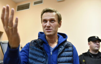 Navalny, la salute peggiora. “Mi impediscono di dormire, è tortura”