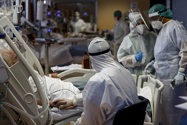 Sanitario no vax contagia 9 pazienti.Terzo caso in Liguria, c’è anche un morto Sanitario no vax contagia 9 pazienti.Terzo caso in Liguria, c’è anche un morto