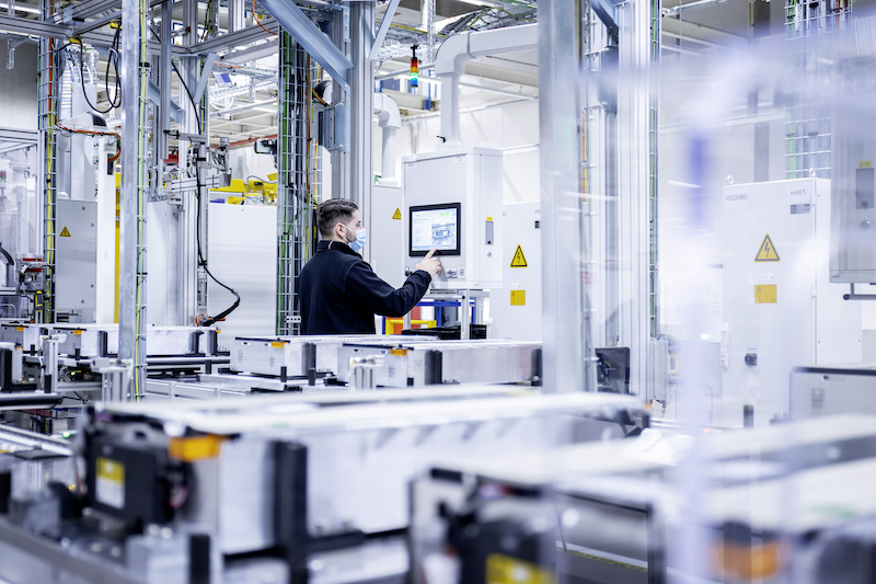 Mercedes-EQ inizia la produzione di batterie per la nuova EQS