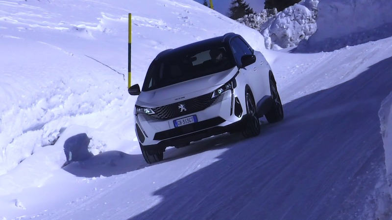 Peugeot 3008: con il sistema HADAC le discese non sono un problema Peugeot 3008: con il sistema HADAC le discese non sono un problema