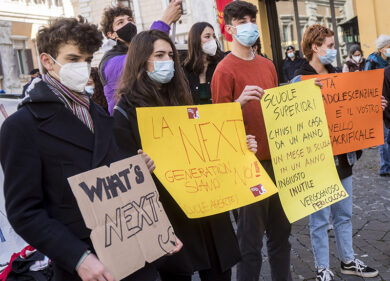 Scuola, sciopero studenti e docenti in 60 città. Da nord a sud contro la Dad