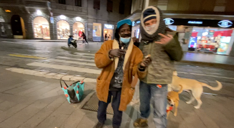 Incendio vicino al museo Diocesano, viaggio tra i clochard di Ticinese. VIDEO Incendio vicino al museo Diocesano, viaggio tra i clochard di Ticinese. VIDEO