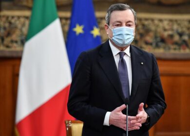 Sondaggi, Mario Draghi in crisi: brusco calo della fiducia nel premier