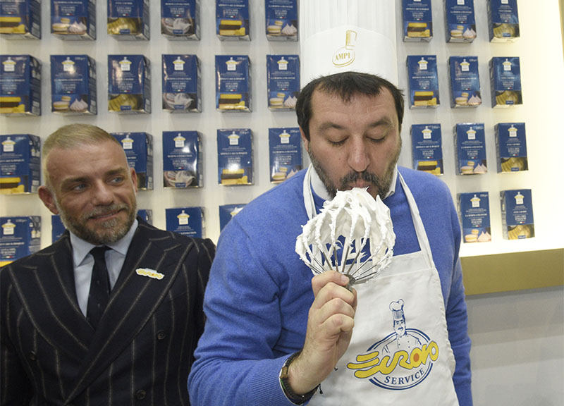 Da Meloni ai “gastro-post” di Salvini: la politica si fa col cibo (social) Da Meloni ai “gastro-post” di Salvini: la politica si fa col cibo (social)