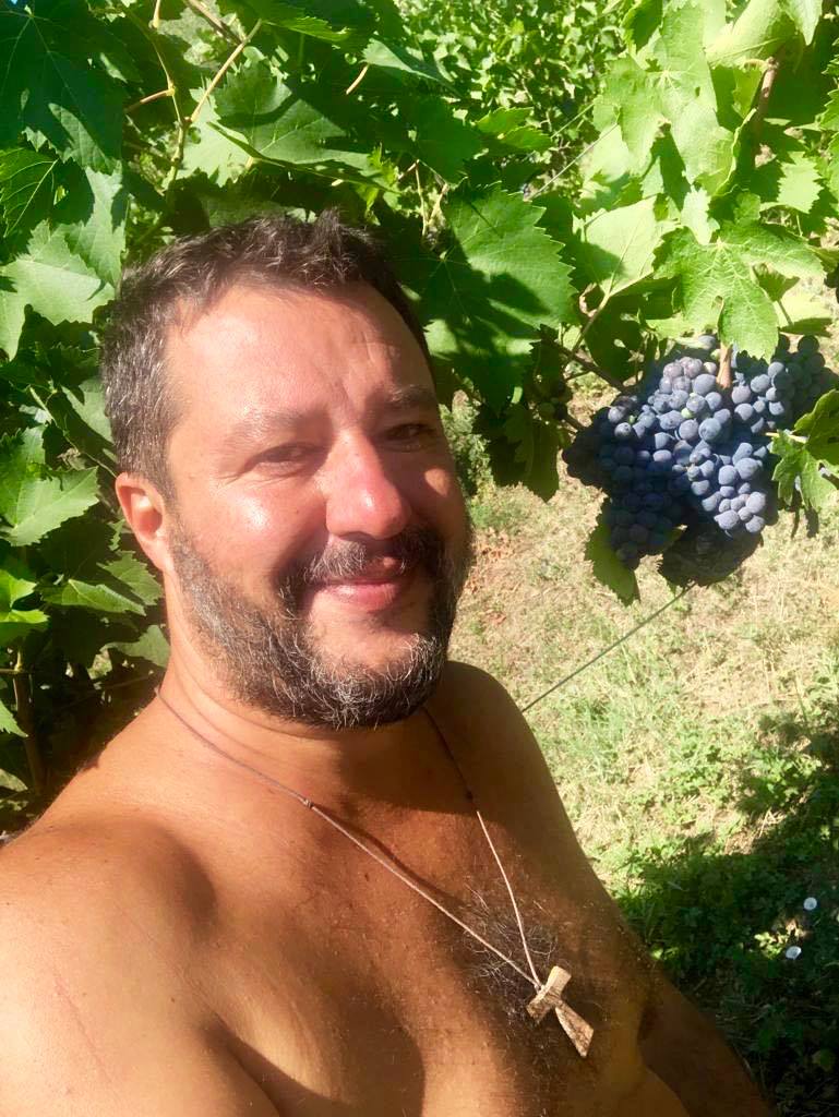 Da Meloni ai “gastro-post” di Salvini: la politica si fa col cibo (social) Da Meloni ai “gastro-post” di Salvini: la politica si fa col cibo (social)