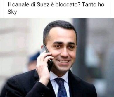 Il Canale di Suez è bloccato? “Tanto io ho Sky”. L’ironia della rete