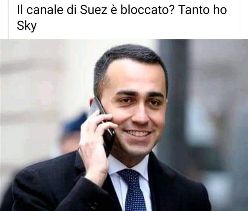 Il Canale di Suez è bloccato? “Tanto io ho Sky”. L’ironia della rete Il Canale di Suez è bloccato? “Tanto io ho Sky”. L’ironia della rete
