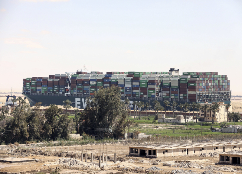 Suez, liberata la EverGiven: riprende traffico nel canale dopo una settimana
