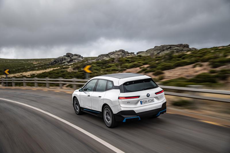 Le nuove  BMW iX aprono una nuova era della mobilità.