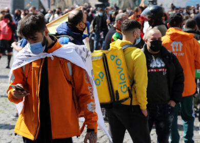 Napoli, proteste dei disoccupati e blocco stradale