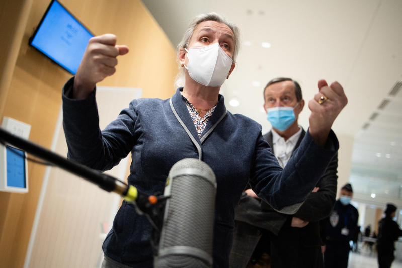 Farmaco diabete, condannata Servier per omicidio e truffa: “Oltre 1500 morti” Farmaco diabete, condannata Servier per omicidio e truffa: “Oltre 1500 morti”