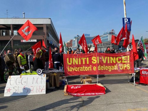 Logistica, lavoratori in sciopero per il rinnovo del contratto anche a Milano Logistica, lavoratori in sciopero per il rinnovo del contratto anche a Milano