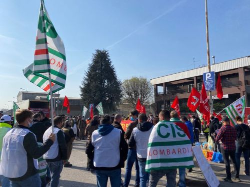 Logistica, lavoratori in sciopero per il rinnovo del contratto anche a Milano Logistica, lavoratori in sciopero per il rinnovo del contratto anche a Milano