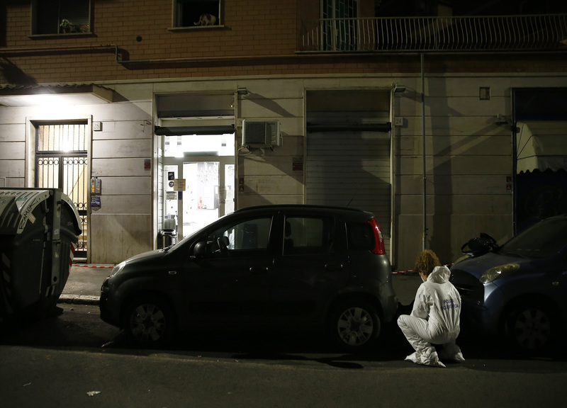 Delitto a Centocelle, avrebbe ucciso nel bar il suo commercialista. E’ giallo Delitto a Centocelle, avrebbe ucciso nel bar il suo commercialista. E’ giallo