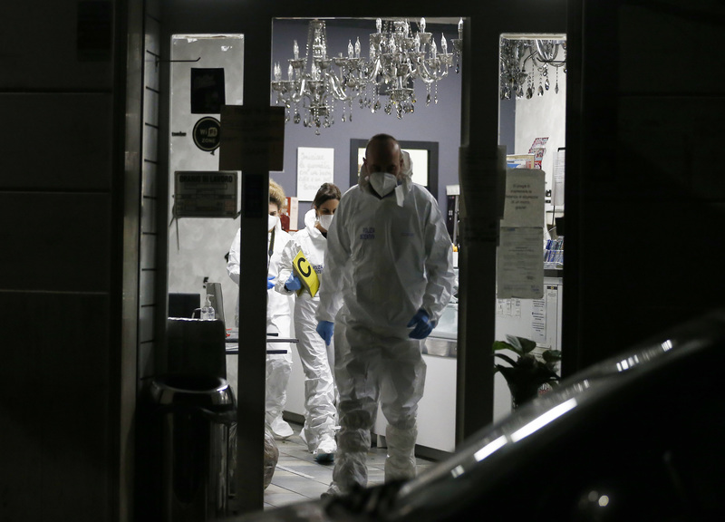 Delitto a Centocelle, avrebbe ucciso nel bar il suo commercialista. E’ giallo Delitto a Centocelle, avrebbe ucciso nel bar il suo commercialista. E’ giallo