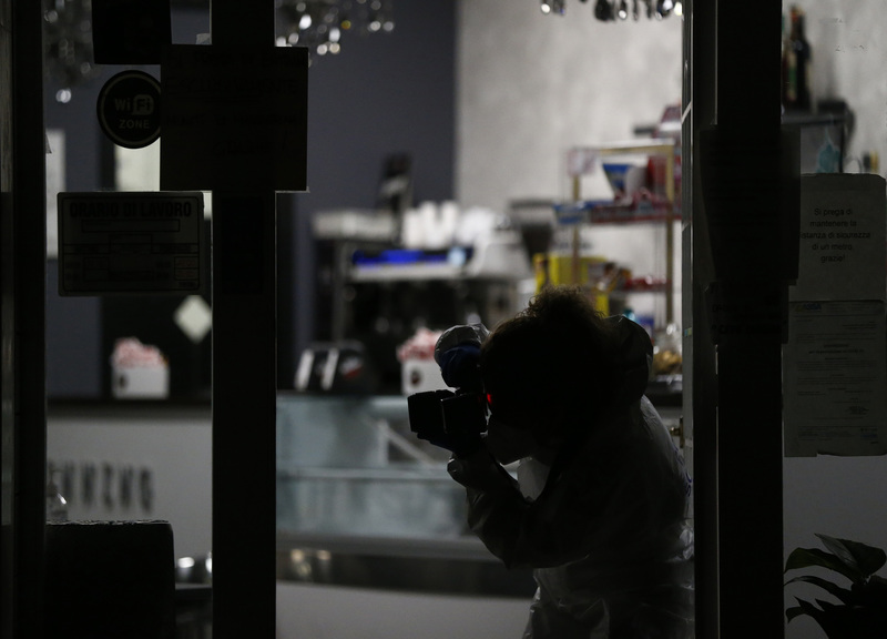 Delitto a Centocelle, avrebbe ucciso nel bar il suo commercialista. E’ giallo Delitto a Centocelle, avrebbe ucciso nel bar il suo commercialista. E’ giallo