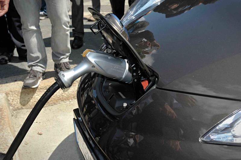 Bonus auto elettriche: contributi anche per ISEE inferiori a 30mila euro Bonus auto elettriche: contributi anche per ISEE inferiori a 30mila euro