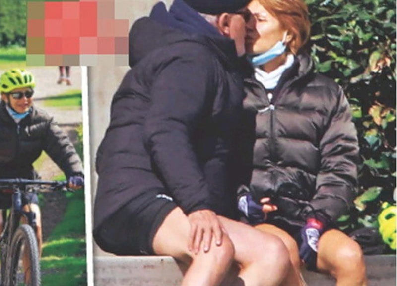 Iv, vendetta di Boschi su Gruber. Anche Lilli beccata a baciarsi al parco Iv, vendetta di Boschi su Gruber. Anche Lilli beccata a baciarsi al parco
