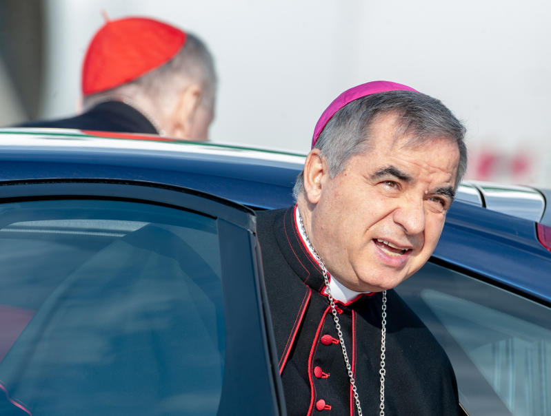 Il Papa perdona il cardinale Becciu. Giovedì Santo a casa sua, pranzo e messa Il Papa perdona il cardinale Becciu. Giovedì Santo a casa sua, pranzo e messa