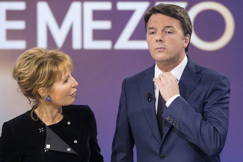 Iv, vendetta di Boschi su Gruber. Anche Lilli beccata a baciarsi al parco Iv, vendetta di Boschi su Gruber. Anche Lilli beccata a baciarsi al parco