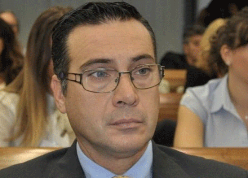 Spia dei russi, cimici nella macchina: così è stato incastrato Biot Spia dei russi, cimici nella macchina: così è stato incastrato Biot