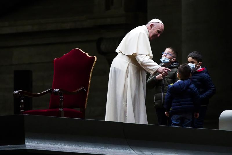 Ascolti tv, quasi 5 milioni per la “Via Crucis” con Papa Francesco Ascolti tv, quasi 5 milioni per la “Via Crucis” con Papa Francesco