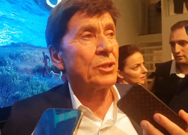 Gianni Morandi ustionato: “Quando mi cambiano i bendaggi mi devono sedare” Gianni Morandi ustionato: “Quando mi cambiano i bendaggi mi devono sedare”