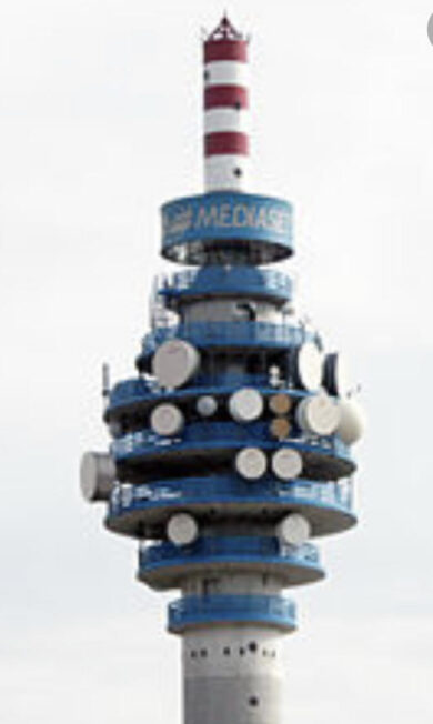 Ascolti tv, Canale 5 crolla in prima serata. Cosa succede allo share?