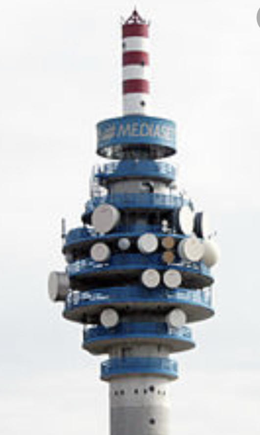 Ascolti tv, Canale 5 crolla in prima serata. Cosa succede allo share? Ascolti tv, Canale 5 crolla in prima serata. Cosa succede allo share?