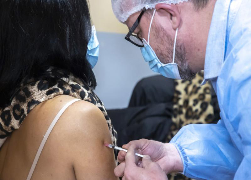 Coronavirus, regioni contro il governo.”Ci arriva la metà delle dosi promesse” Coronavirus, regioni contro il governo.”Ci arriva la metà delle dosi promesse”