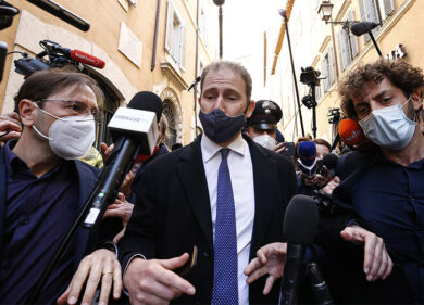 M5s, soci in fuga dalla Casaleggio.Il valore societario crolla a 100 mila euro