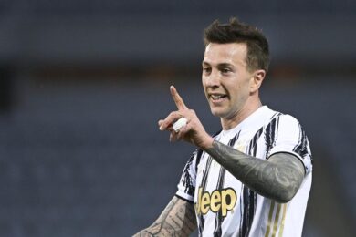 Un’altra tegola sulla Juve: Bernardeschi positivo, salta il Napoli